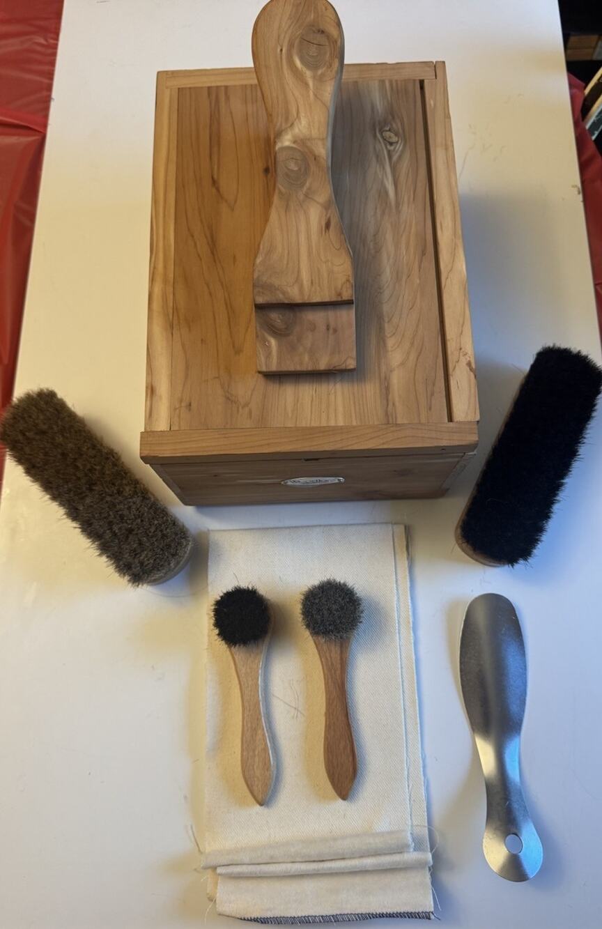 Woodlore Cedar Shoe Shine Valet Box Set Brushes Shoe Horn Polish Cloth Kit